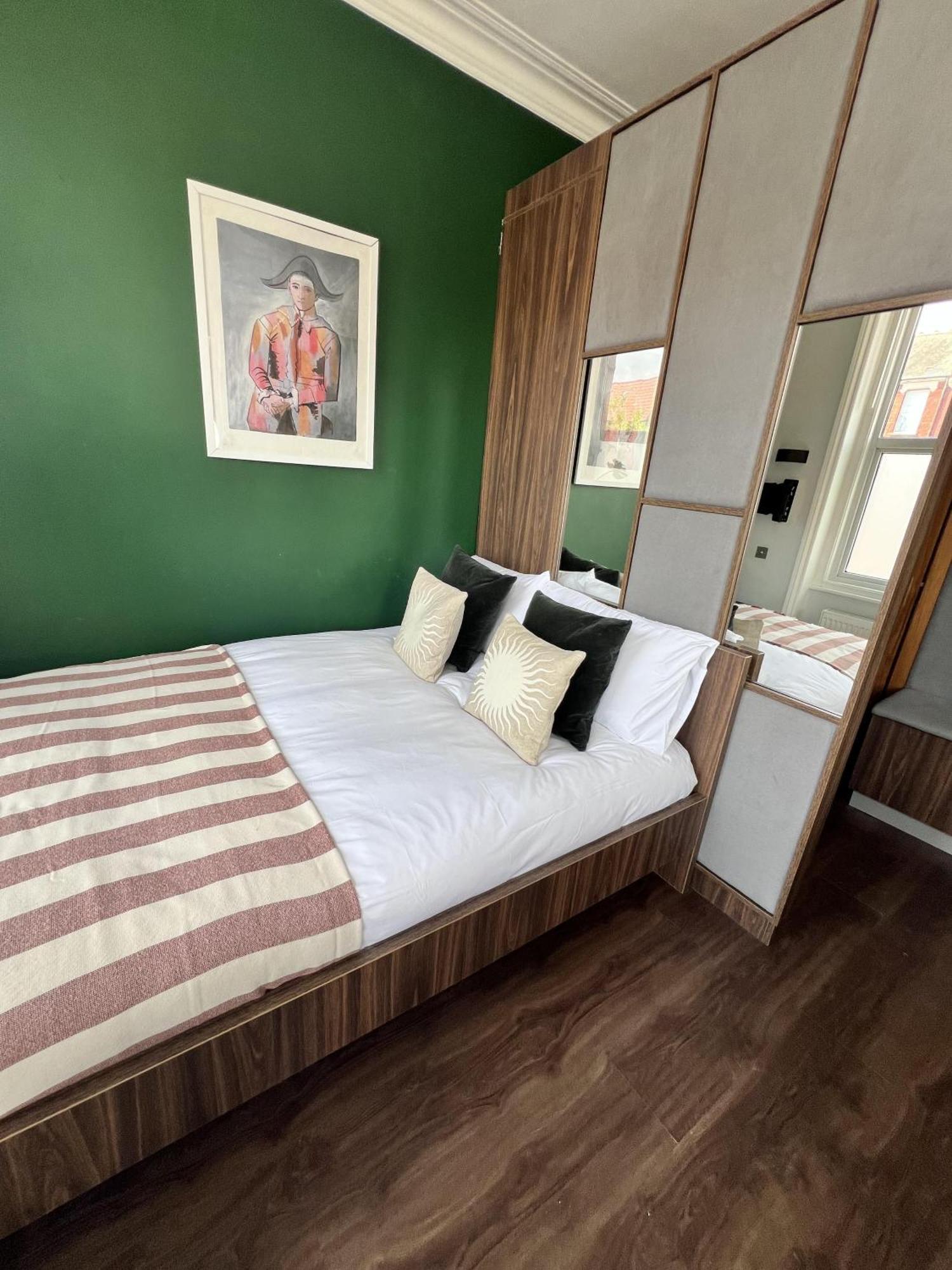 Cozy With Great Location Апартаменты *