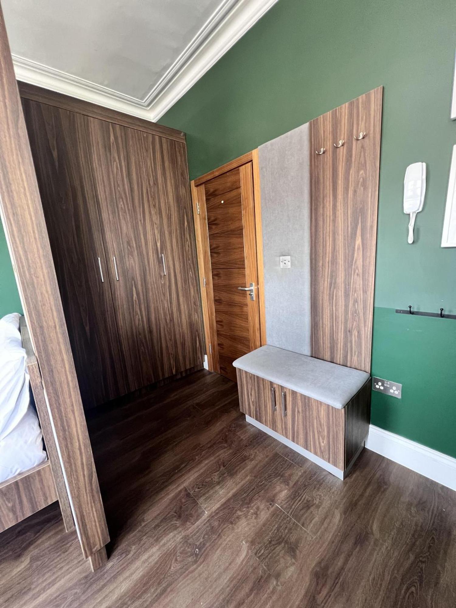 Cozy With Great Location Лондон
