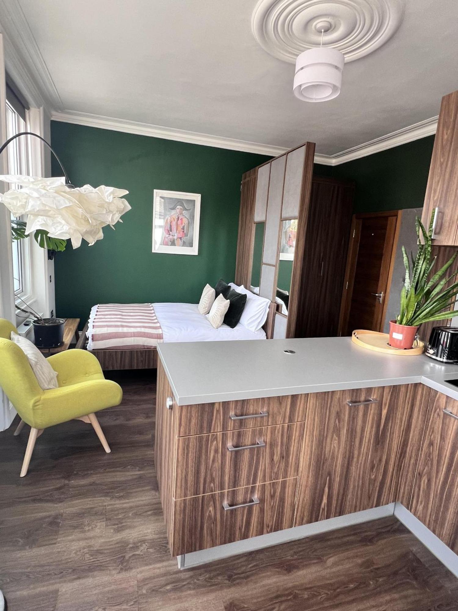 Cozy With Great Location Апартаменты